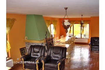 Roumanie Privát Ceraşu, Extérieur